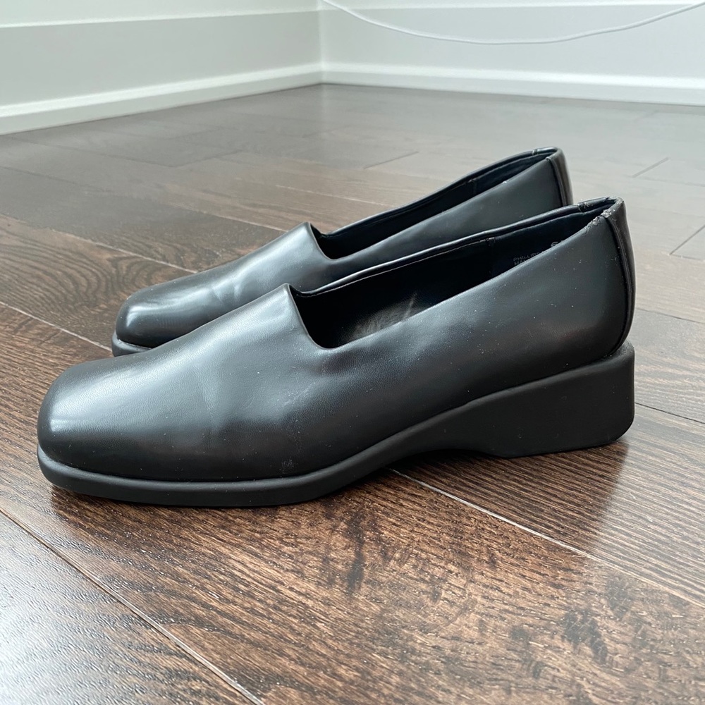 Outline Shoes for Women in Black